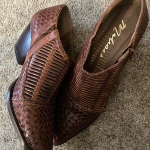 BUY NOW Matisse Brown all leather woven SHOE/BOOTIE COWBOY LIKE NEW. SZ 81/2 🎄❤️